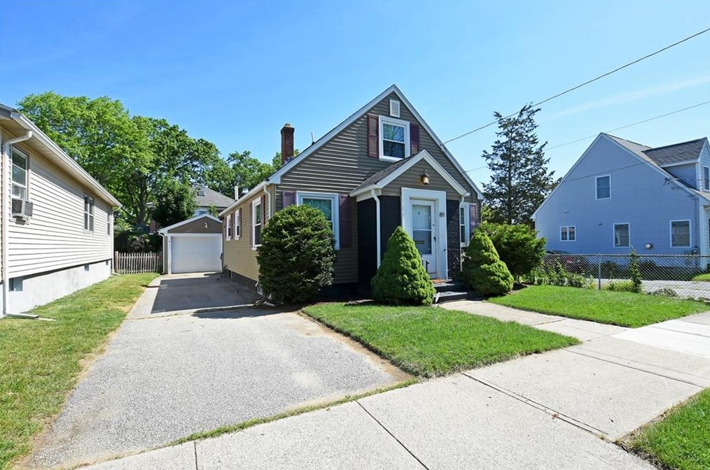 89 Sandringham Ave, Providence, RI 02908