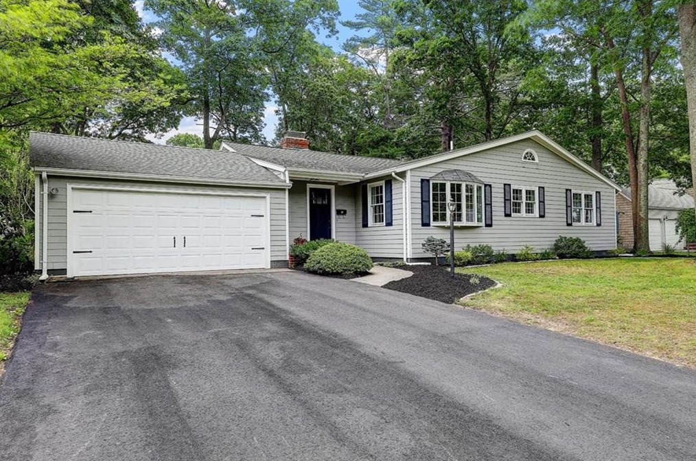 12 Fireside Dr, Barrington RI  02806-3223 exterior