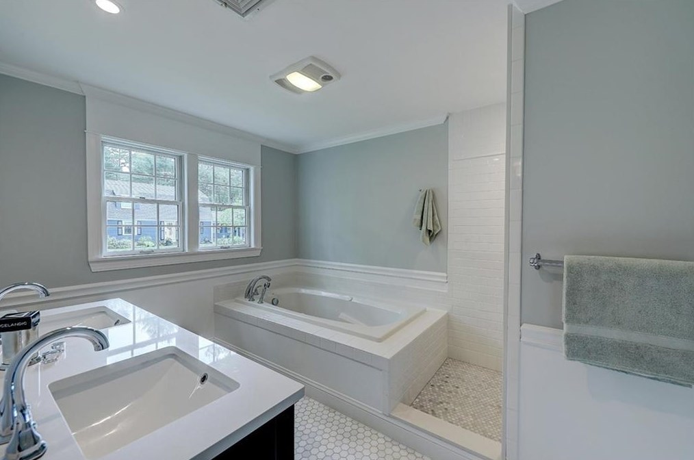 12 Fireside Dr, Barrington RI  02806-3223 exterior