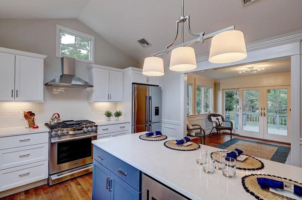 12 Fireside Dr, Barrington RI  02806-3223 exterior