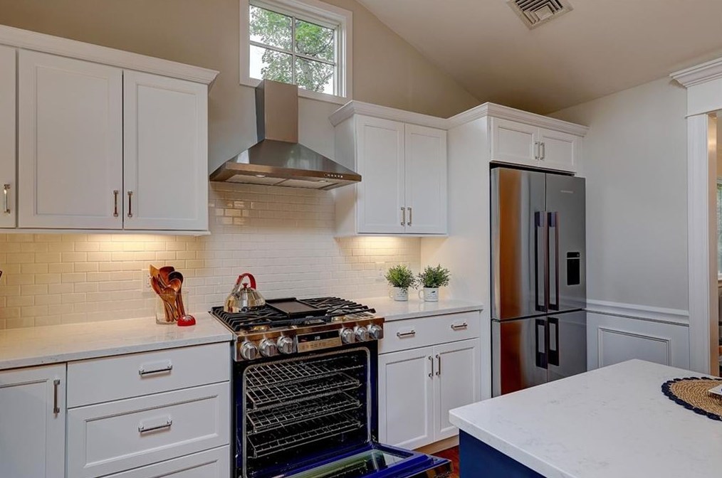 12 Fireside Dr, Barrington RI  02806-3223 exterior