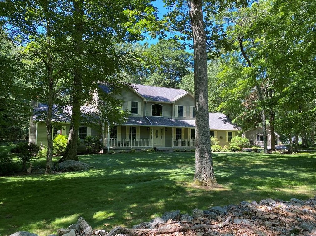 246 Mann School Rd, Smithfield, RI 02917-1414