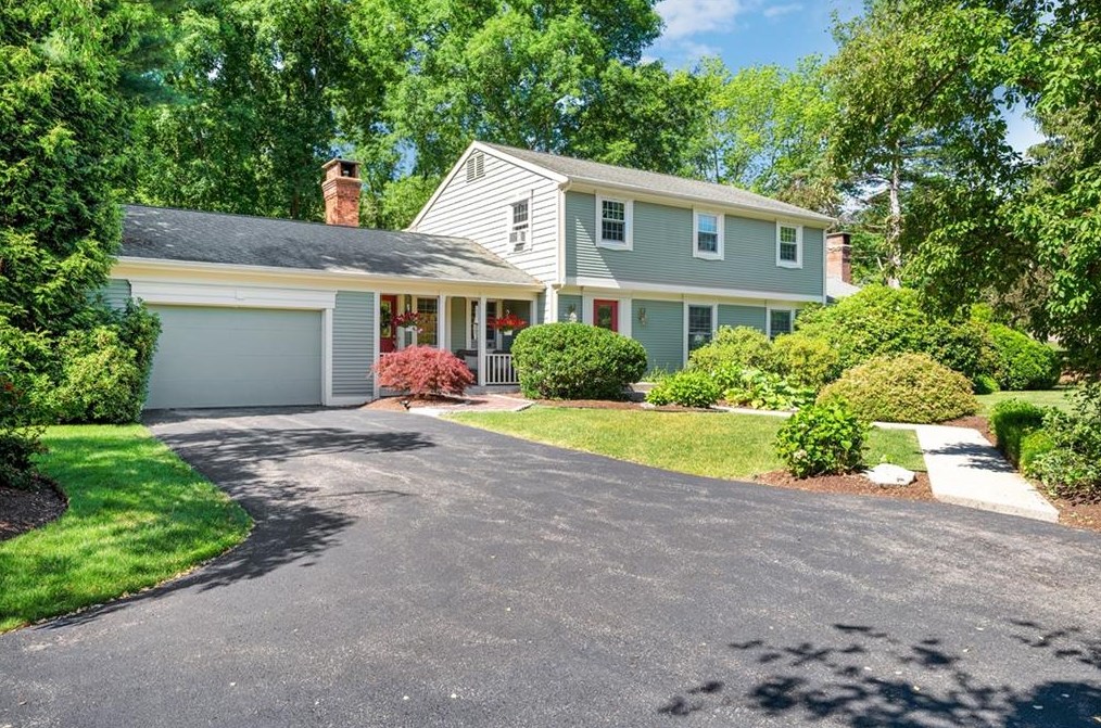 242 Abbott Run Valley Rd, Cumberland, RI 02864