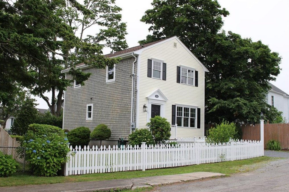 26 Mumford Ave, Middletown, RI 02840