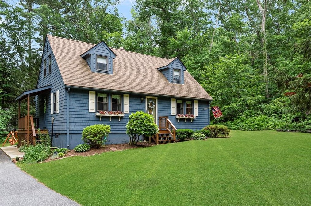 7 Spruce Ridge Dr, Glocester, RI 02814