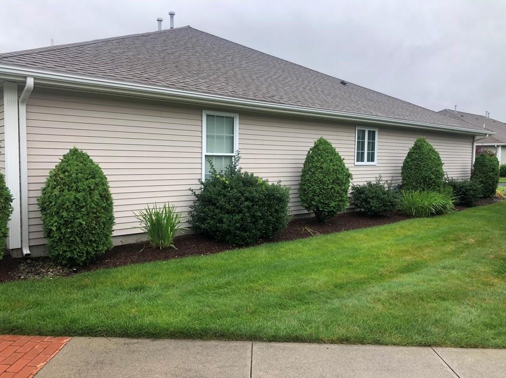 808 Village Green Cir, Coventry, RI 02816
