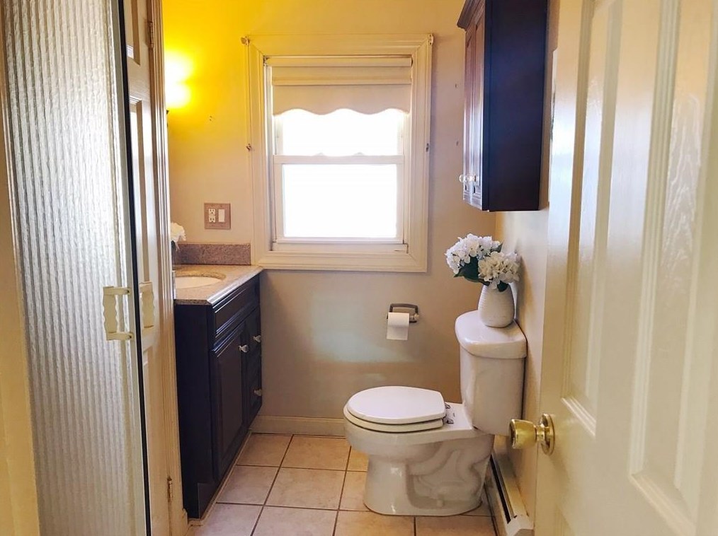 186 Farmington Ave, Cranston RI 02920-7016 exterior