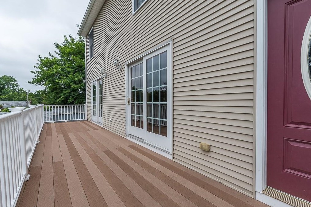 32 Cold Spring Dr, West Warwick RI  02893-3337 exterior