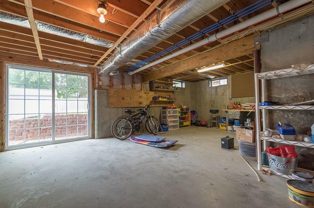 32 Cold Spring Dr, West Warwick RI  02893-3337 exterior