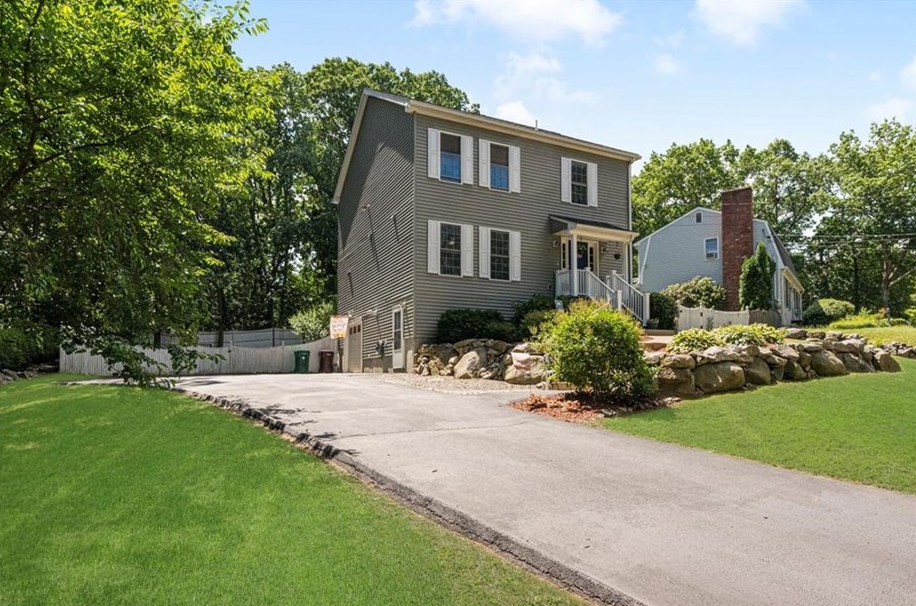 76 Hawthorn Circle, Woonsocket, RI 02895
