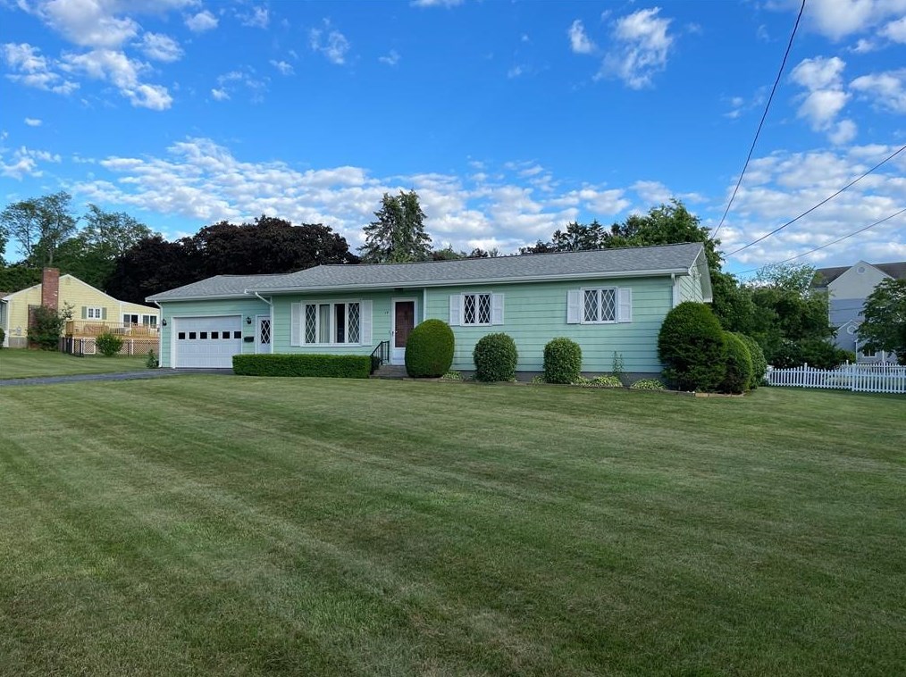 29 John St, Tiverton, RI 02878