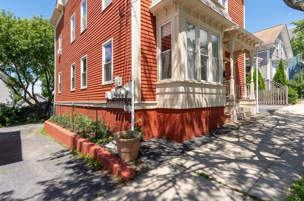 66 Woodbine St #b, Providence, RI 02906