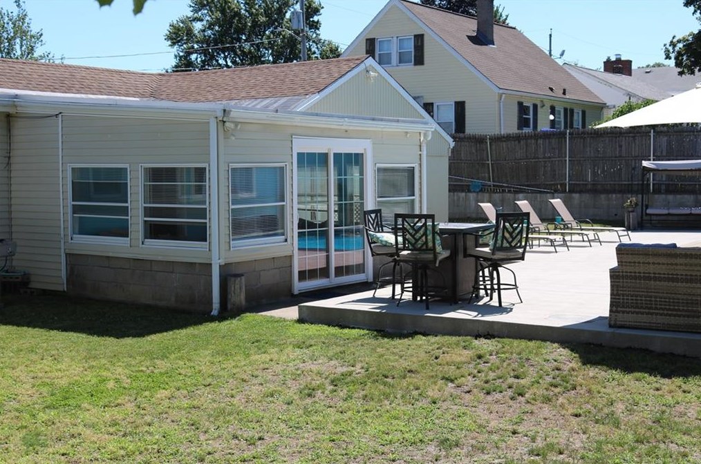 24 Seamans Ave, Providence, RI 02904