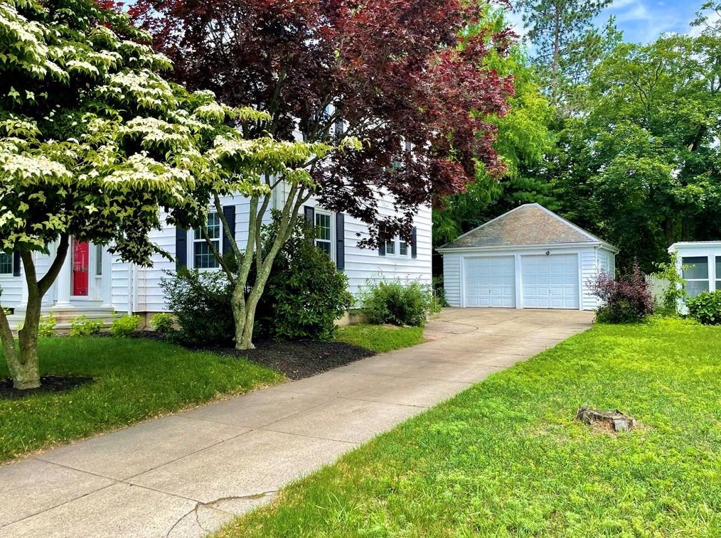 1111 Smithfield Ave, Lincoln, RI 02865