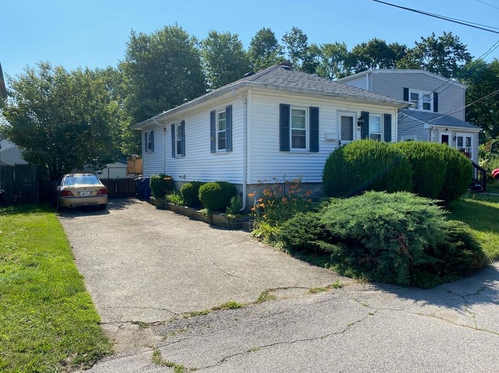 30 Tilden Ave, Warwick, RI 02888