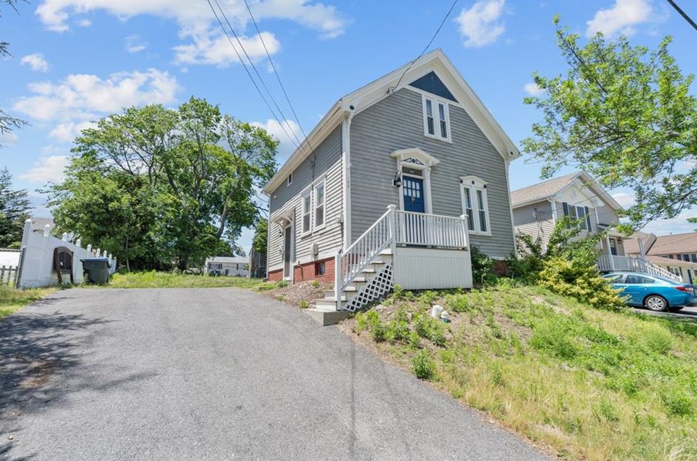 166 Ophelia St, Providence, RI 02909