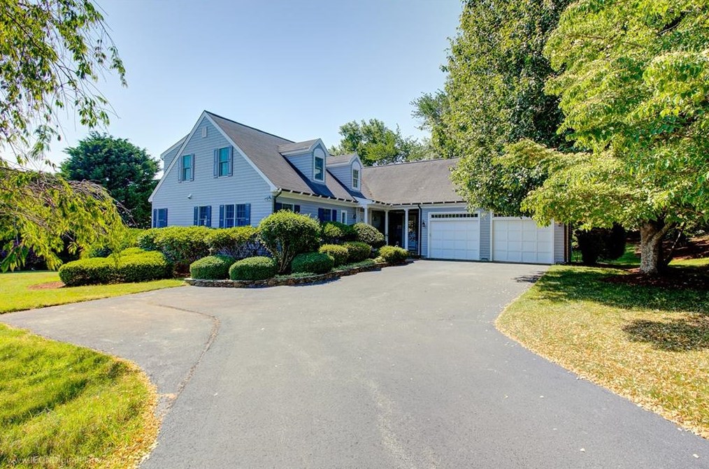 21 Lambie Ct, Portsmouth, RI 02871 exterior