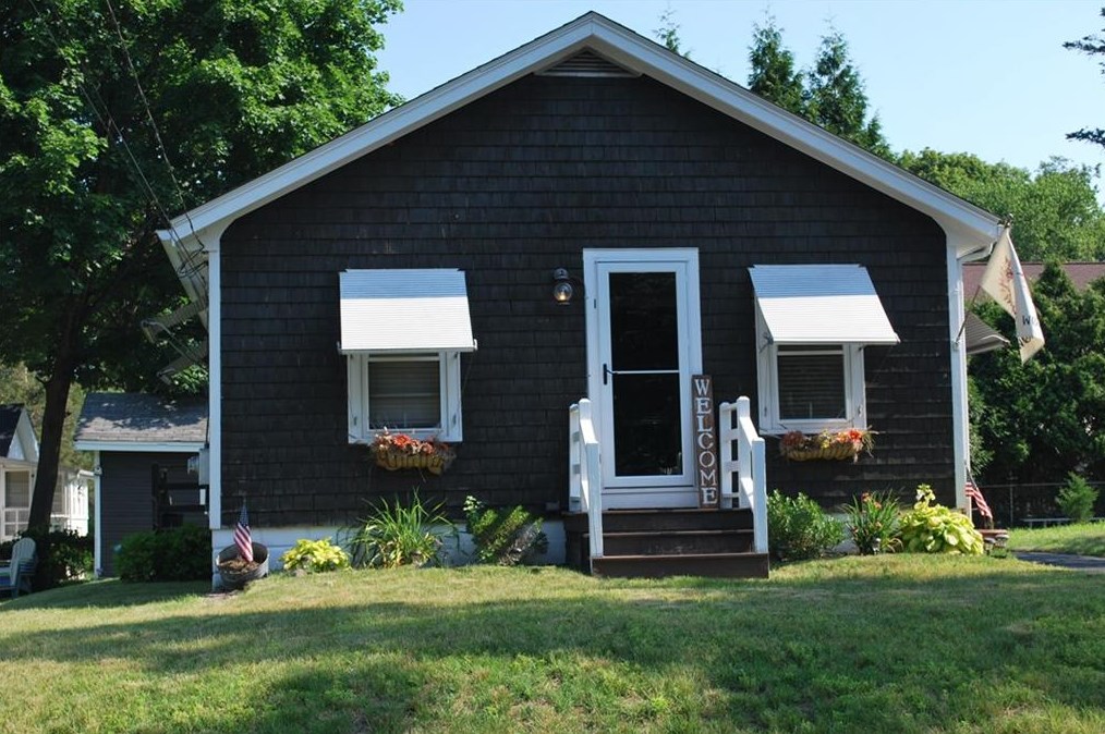 98 Promenade St, Barrington, RI 02806