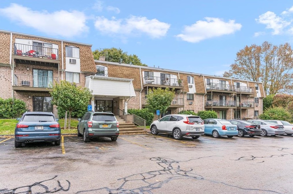 750 Quaker Ln #b214, Warwick, RI 02886