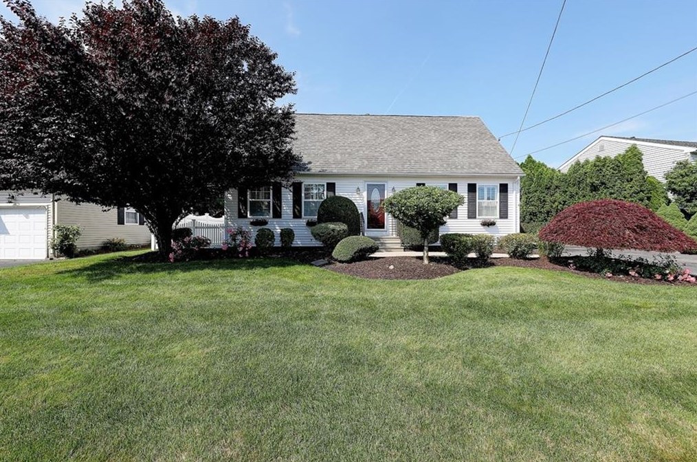 31 Briarcliffe Rd, Cranston, RI 02910 exterior