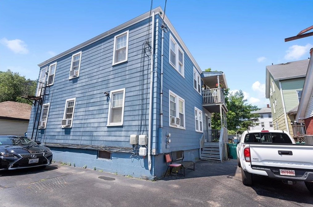 387 Willow St, Woonsocket, RI 02895
