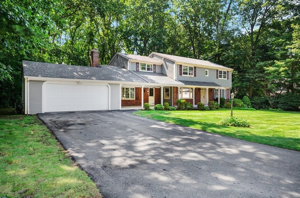 80 Countryside Dr, Cumberland, RI 02864