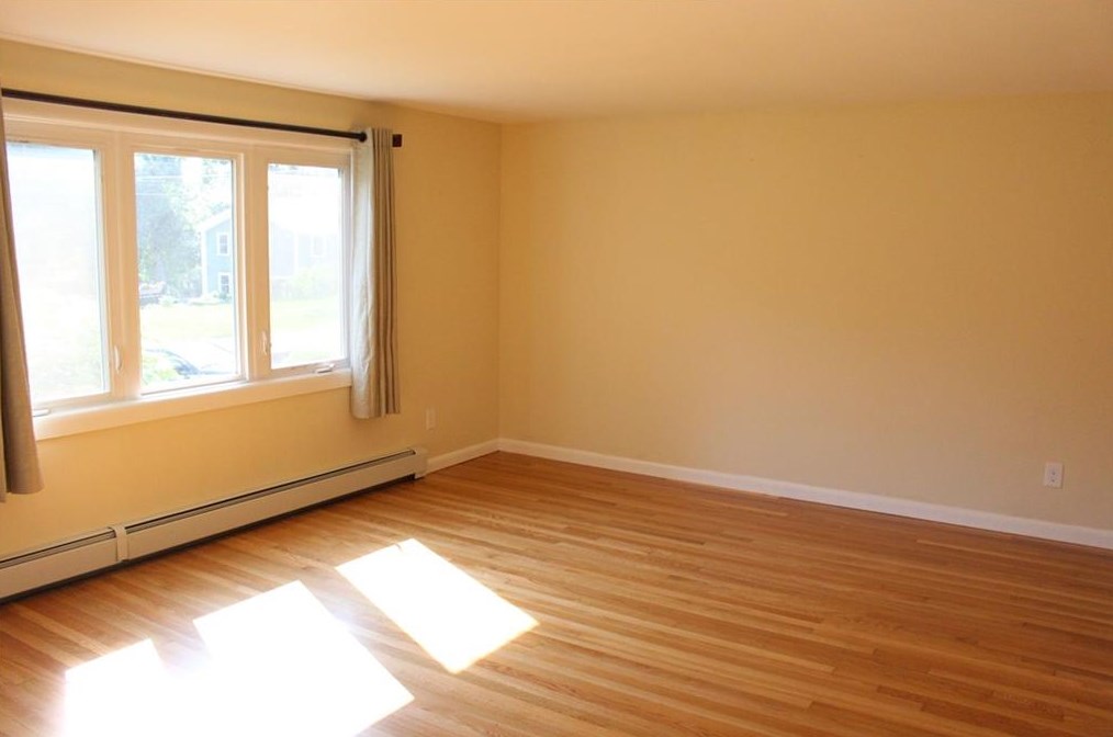 57 Viceroy Rd, Warwick, RI 02886
