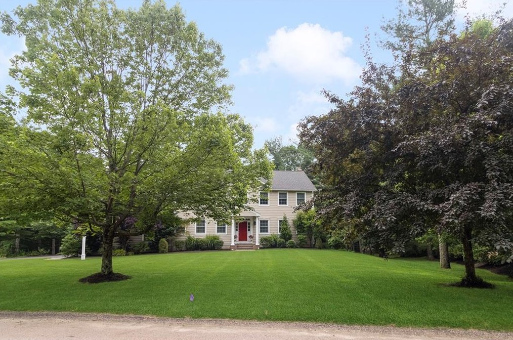 30 Sophia Ln, Smithfield, RI 02828-1753