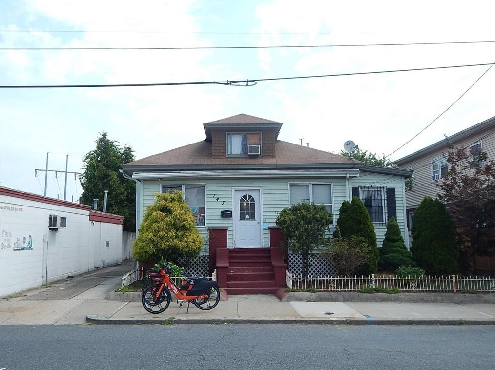 147 Admiral St, North Providence, RI 02908