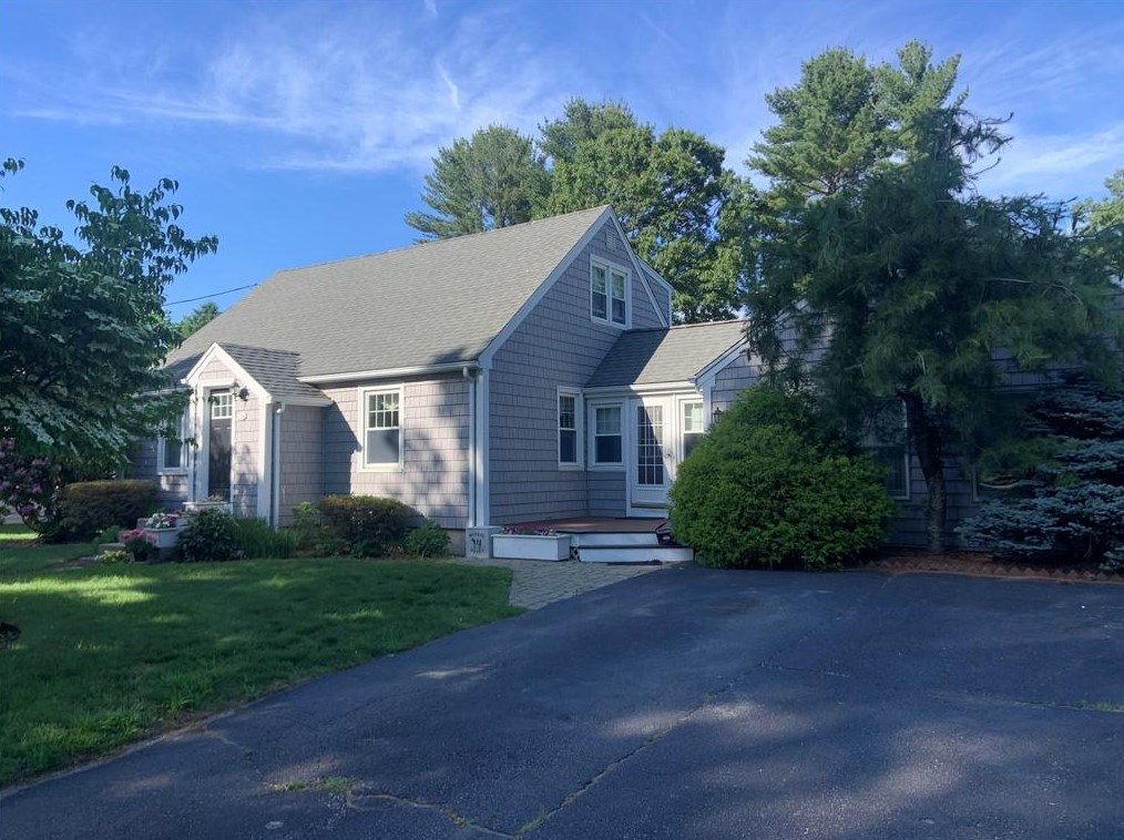 24 Forsythia Ln, Cranston, RI 02921 exterior