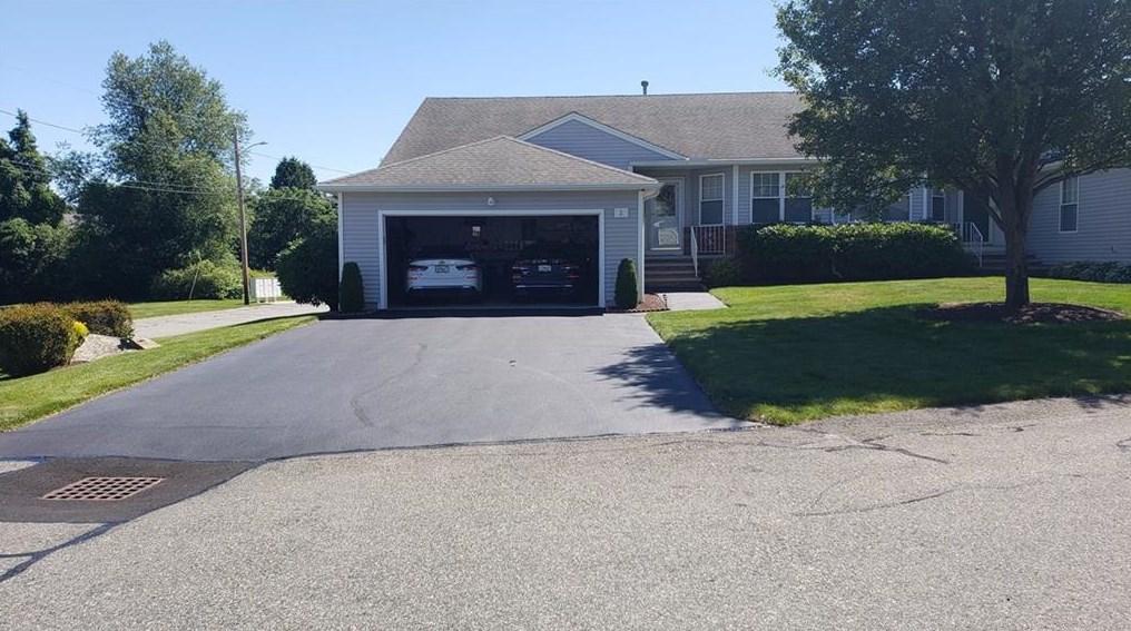 2 Quail Ridge Rd, North Providence, RI 02904