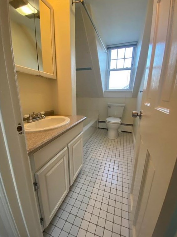 127 Dewolf Ave, Bristol RI  02809-3623 exterior