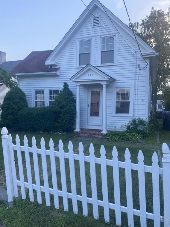 127 Dewolf Ave, Bristol RI  02809-3623 exterior