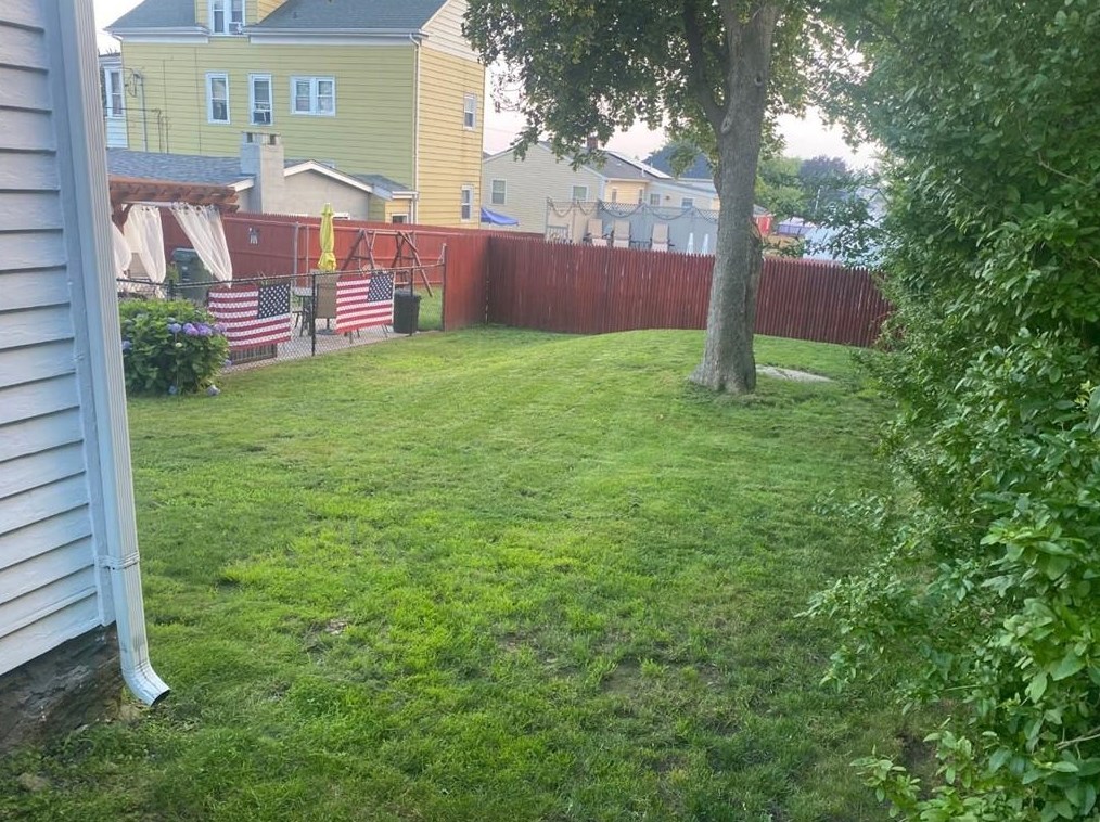 127 Dewolf Ave, Bristol RI  02809-3623 exterior