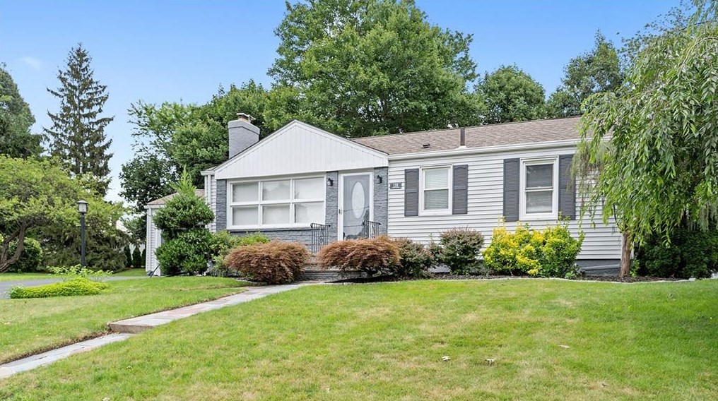 138 Scenic Dr, Cranston, RI 02920