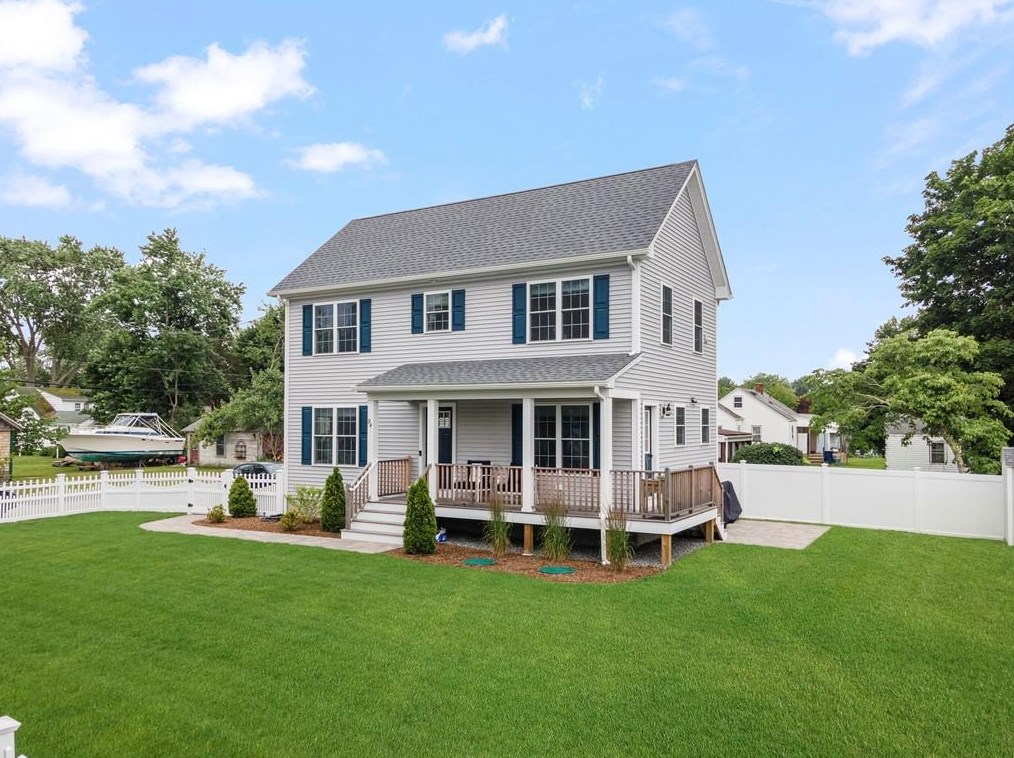 94 Narragansett St, North Kingstown, RI 02852