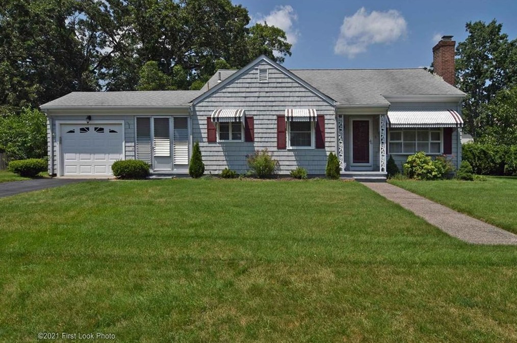 5 Beverly Dr, Lincoln, RI 02865