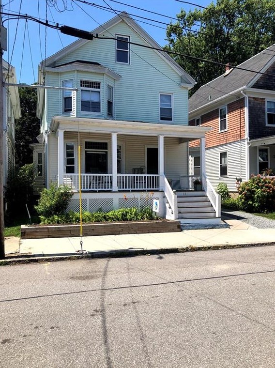 34 1/2 Hall Ave, Middletown, RI 02840
