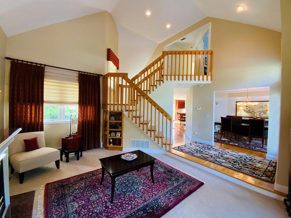 1 Graywood Dr, Lincoln, RI 02865