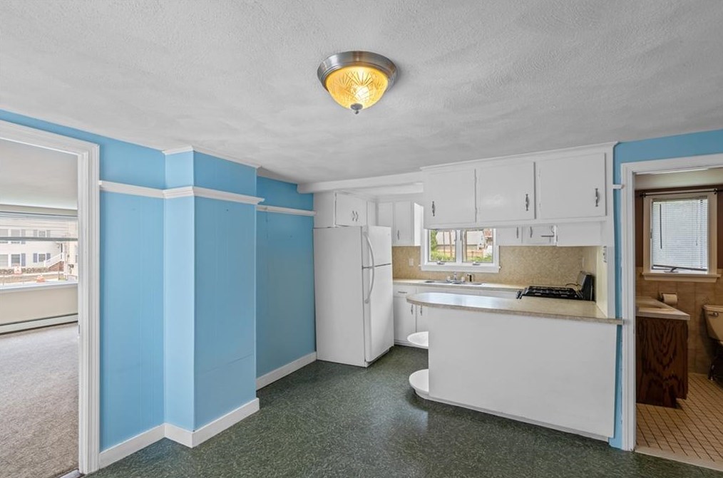 9 Easterbrooks Ave, Bristol, RI 02809