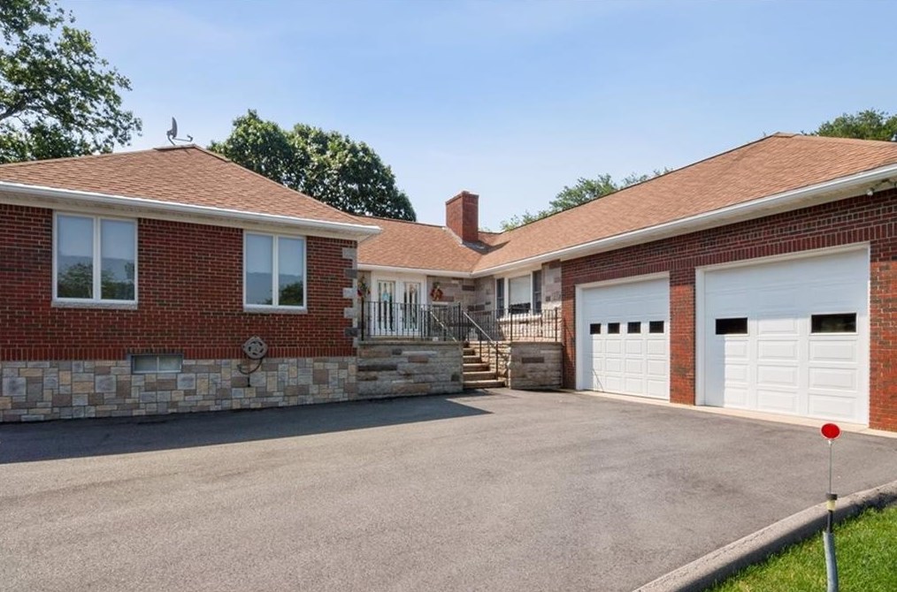 7 Robin Hollow Ln, Westerly, RI 02891