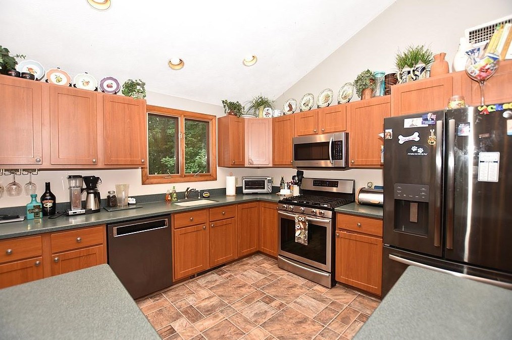 343 E Greenwich Ave, West Warwick, RI 02893