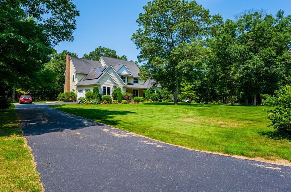 10 Shady Grove Rd, Richmond, RI 02832