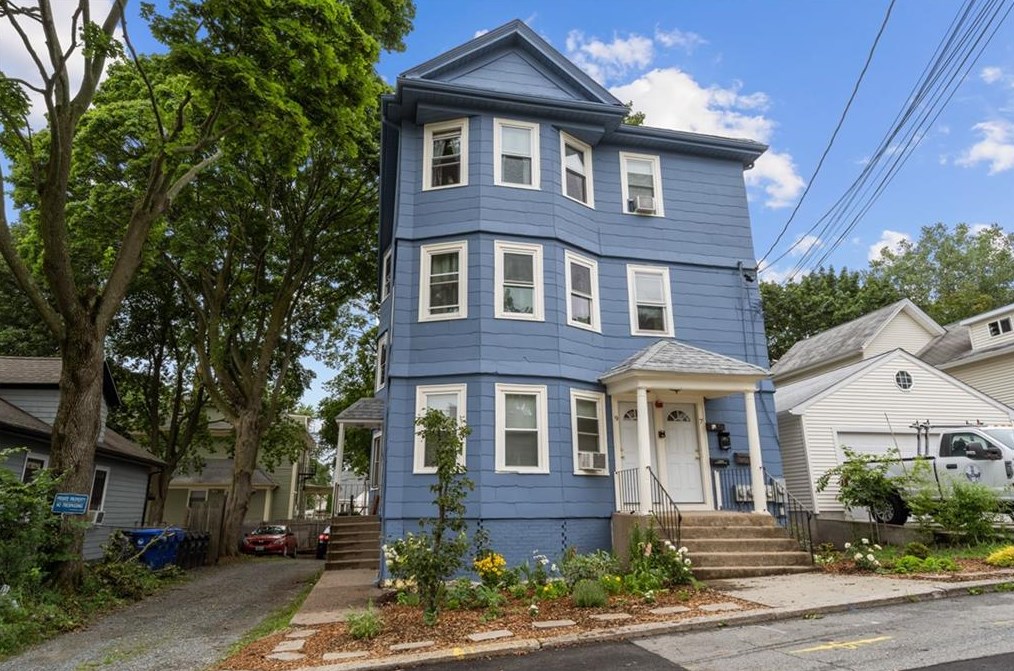 7 Williams St, Pawtucket, RI 02860-6035