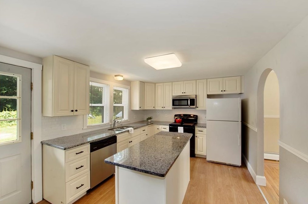 28 Crowell St, Cumberland, RI 02864