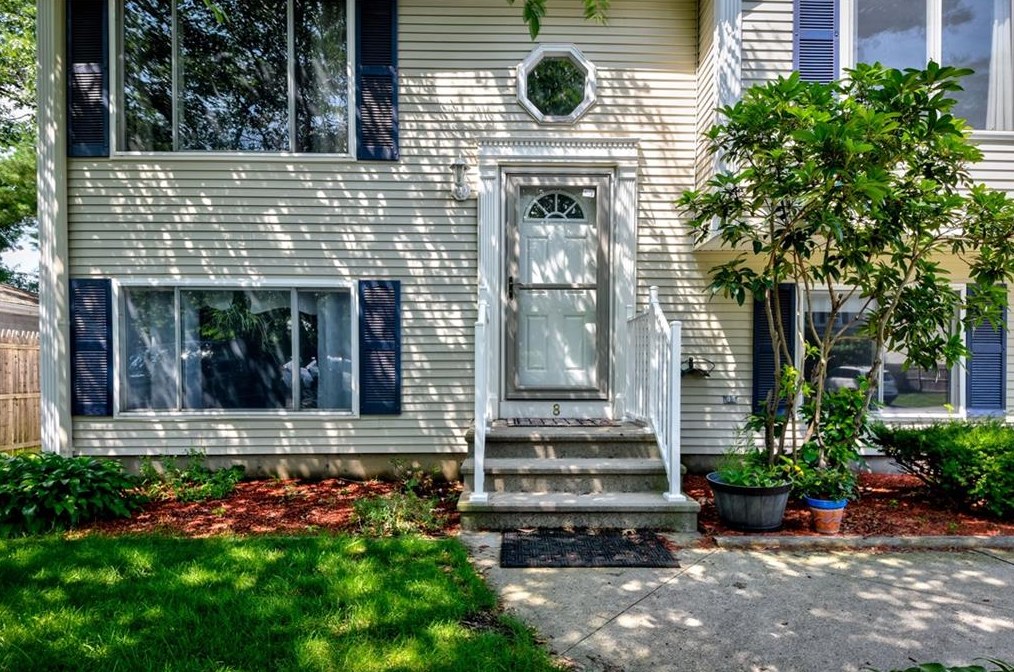 8 Standring St, Cumberland, RI 02864