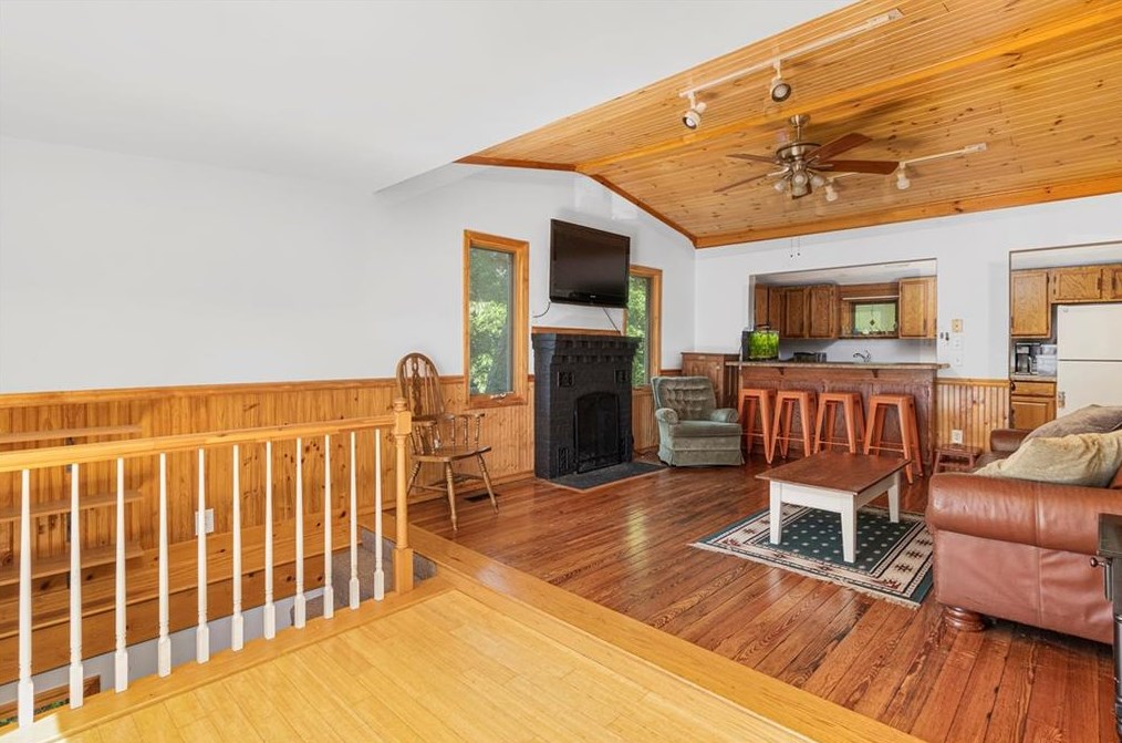 86 E Shore Dr, Coventry, RI 02816