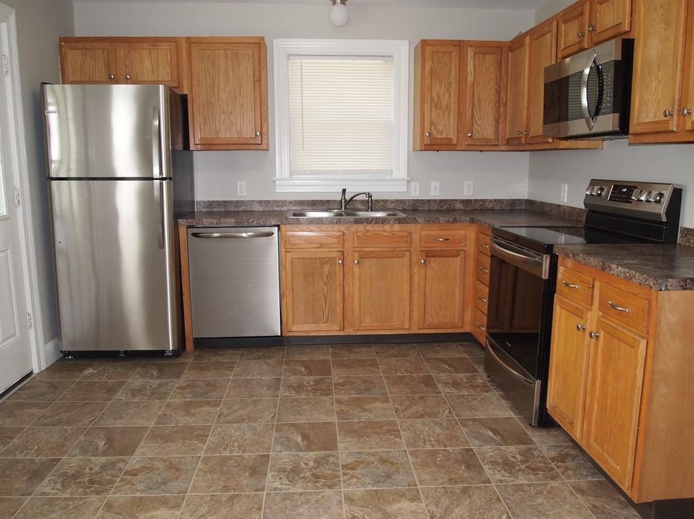 296 8th Ave, Woonsocket, RI 02895