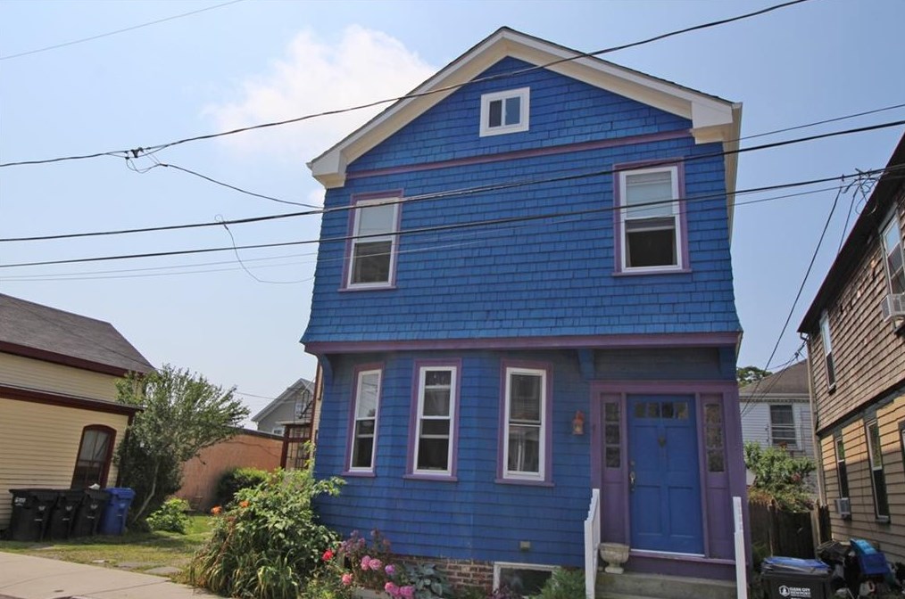 4 Clinton Ave, Middletown, RI 02840