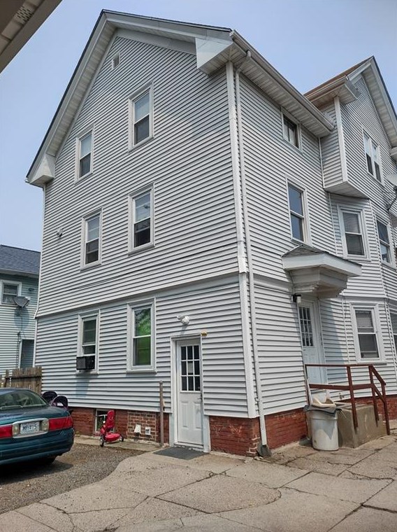 56 Daniels St, Pawtucket, RI 02860 exterior